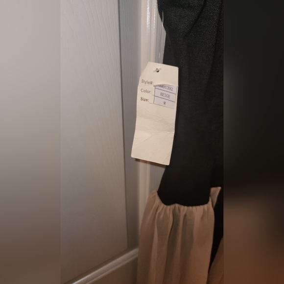 NWT! DRESS - Picture 2 of 3